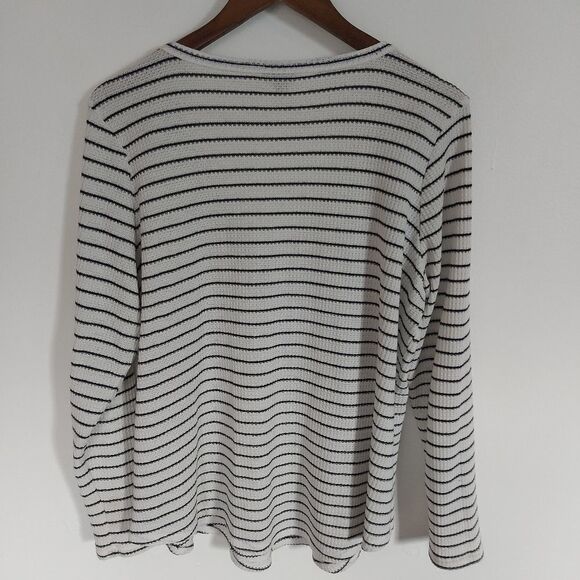 Torrid Thermal Waffle Weave V Neck Shirt White Black Stripes Snap Button Size 4… - Picture 3 of 7